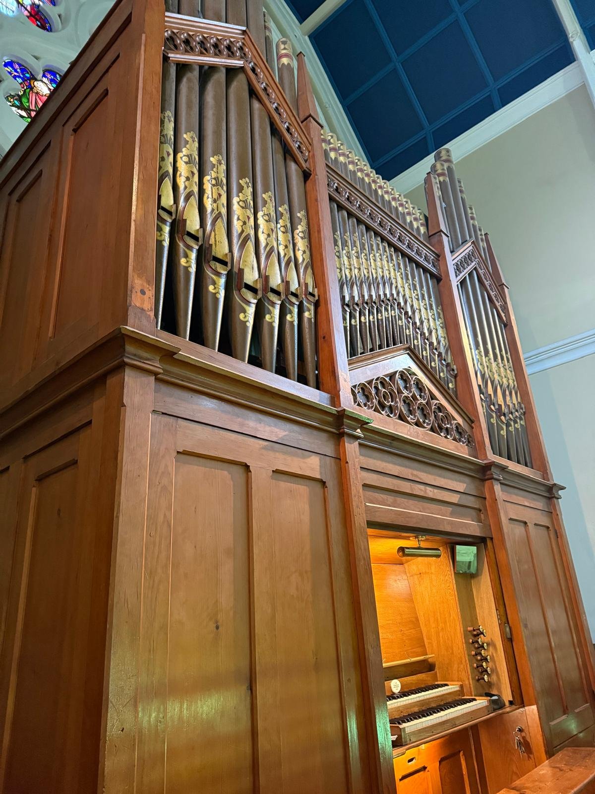 Ornate pipe organ case with gilded pipes